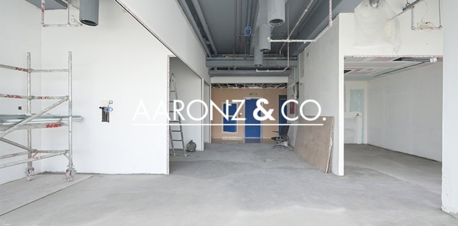 Iroda itt: Sheikh Zayed Road, Dubai, EAE, 97 m², azonosító: 687057