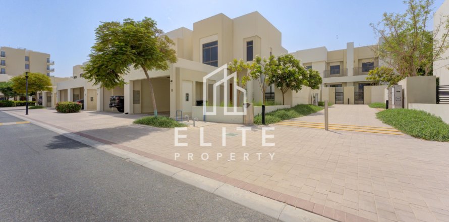 Townhouse in Town Square, Dubai, UAE 4 bedrooms, 220 sq.m. № 736026
