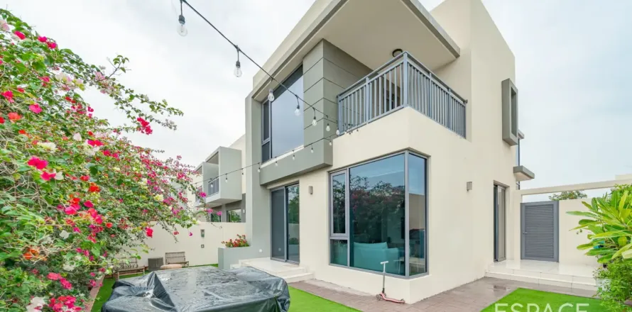 Vila u gradu Dubai Hills Estate, UAE 4 spavaće sobe, 230 m2 Br. 738377