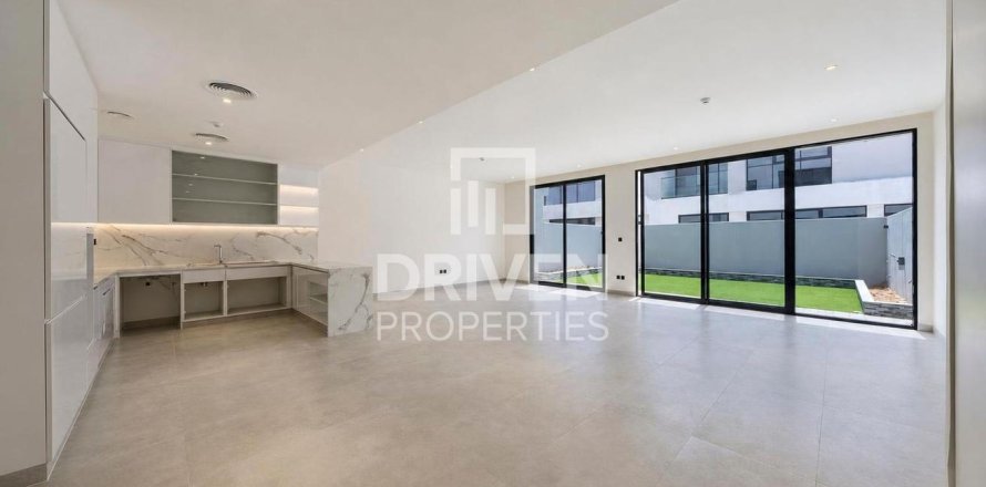 Таунхаус в Dubai Land, Дубай, ОАЭ 3 спальни, 232.63м2 № 759659