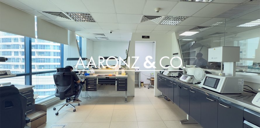 Jumeirah Lake Towers、Dubai、UAEにあるオフィス 219.2 m2 No640181