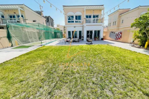 Villa en alquiler en Jumeirah Village Circle, Dubai, EAU 3 dormitorios, 729 m2 № 658730 - foto 1