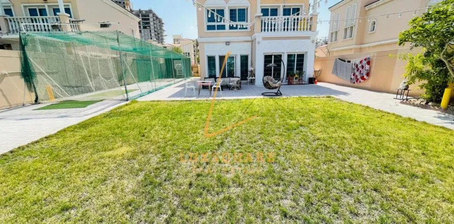 Villa en Jumeirah Village Circle, Dubai, EAU 3 dormitorios, 729 m² № 658730