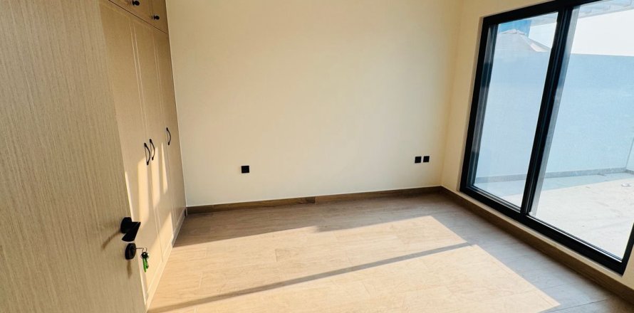 Villa i Dubai, UAE 4 soveværelser, 144 kvm № 687527
