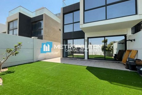 Vila v Abu Dhabi, SAE 5 spální, 423.3 m2 č. 651733 - Fotografia 1