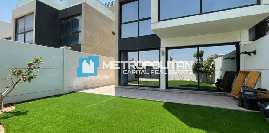 Villa in Abu Dhabi, UAE 5 bedrooms, 423.3 sq.m. № 651733