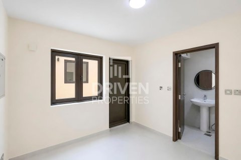 Vila di Umm Suqeim, Dubai, UAE 4 bilik tidur, 408.31 meter persegi № 745401 - foto 19