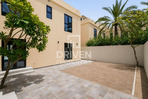 Vila di Umm Suqeim, Dubai, UAE 4 bilik tidur, 408.31 meter persegi № 745401 - foto 24