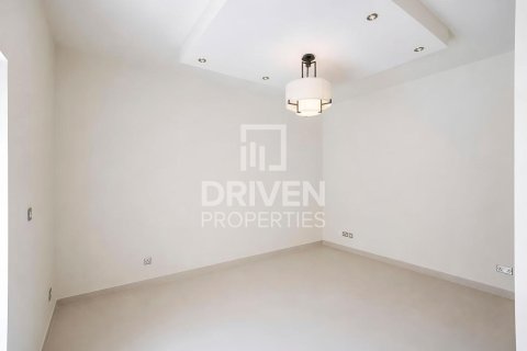 Vila di Umm Suqeim, Dubai, UAE 4 bilik tidur, 408.31 meter persegi № 745401 - foto 3