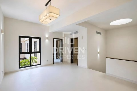 Vila di Umm Suqeim, Dubai, UAE 4 bilik tidur, 408.31 meter persegi № 745401 - foto 11