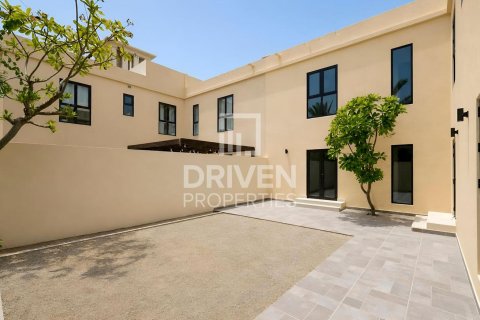 Vila di Umm Suqeim, Dubai, UAE 4 bilik tidur, 408.31 meter persegi № 745401 - foto 25