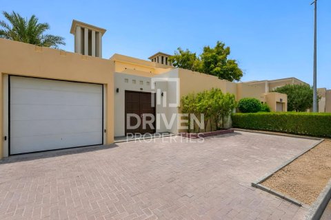 Vila di Umm Suqeim, Dubai, UAE 4 bilik tidur, 408.31 meter persegi № 745401 - foto 29