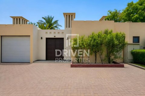 Vila di Umm Suqeim, Dubai, UAE 4 bilik tidur, 408.31 meter persegi № 745401 - foto 30