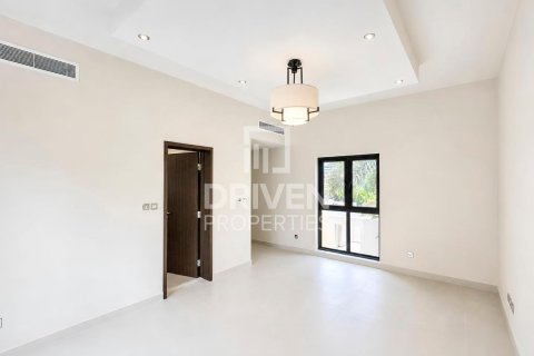 Vila di Umm Suqeim, Dubai, UAE 4 bilik tidur, 408.31 meter persegi № 745401 - foto 7