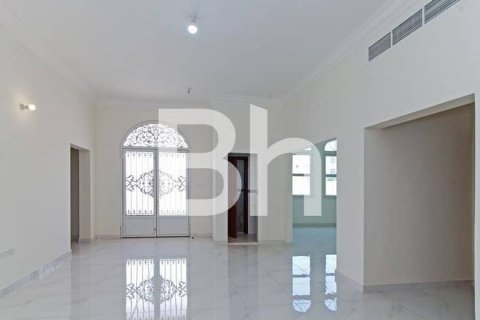 Vila u Al Nahyan, Abu Dhabi, UAE 3 spavaćih soba, 488 m2 Br. 642503 - fotografija 3
