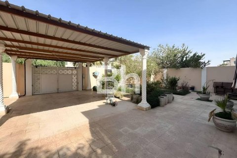 Vila u Al Nahyan, Abu Dhabi, UAE 3 spavaćih soba, 488 m2 Br. 642503 - fotografija 2