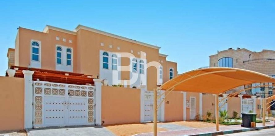 Vilë në Al Nahyan, Abu Dhabi, Emiratet e Bashkuara Arabe 3 dhoma gjumi, 488 m2. № 642503