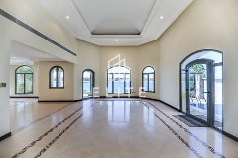 Villa asukohaga Palm Jumeirah, Dubai, AÜE: 5 magamistoaga, 622 m² Nr 736344