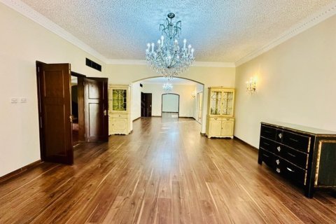 Villa asukohaga Jumeirah, Dubai, AÜE: 5 magamistoaga, 743 m² Nr 705207