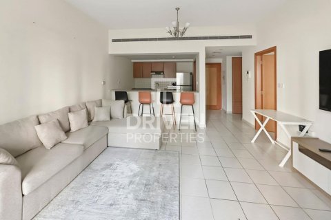 Apartment til salg i Greens, Dubai, UAE 1 soveværelse, 69.96 kvm № 744237 - foto 1