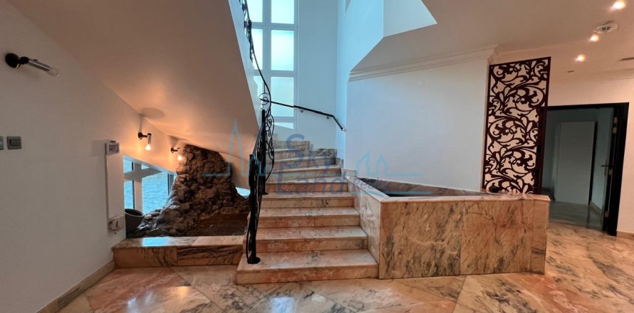 Commerciële villa in Jumeirah, Dubai, VAE 539 vr.m. nr 679543