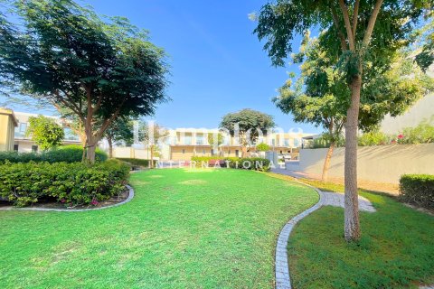 Kaupunkipientalo Arabian Ranches 2, Dubai, Arabiemiraatit 3 makuuhuonetta, 140.00017585 m2 № 662032 - kuva 1