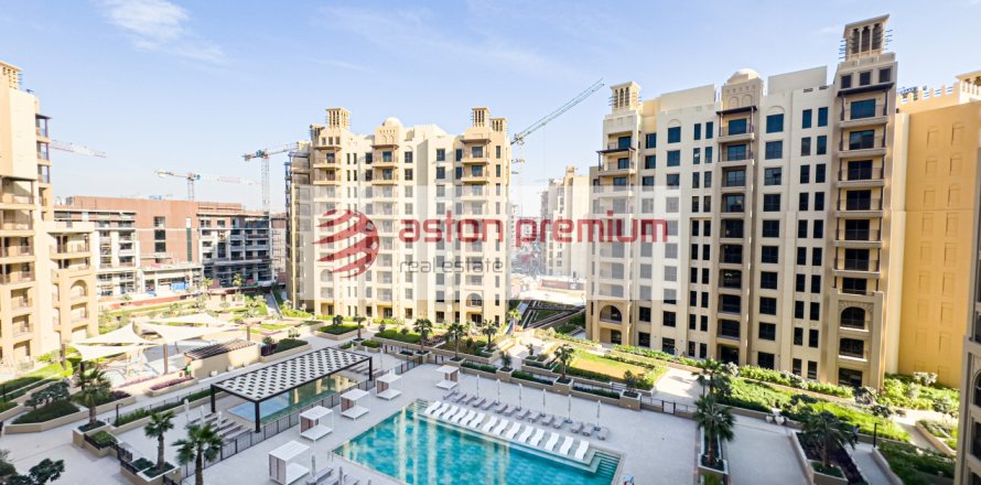 Apartment in Umm Suqeim, Dubai, UAE 2 bedrooms, 111 sq.m. № 698614