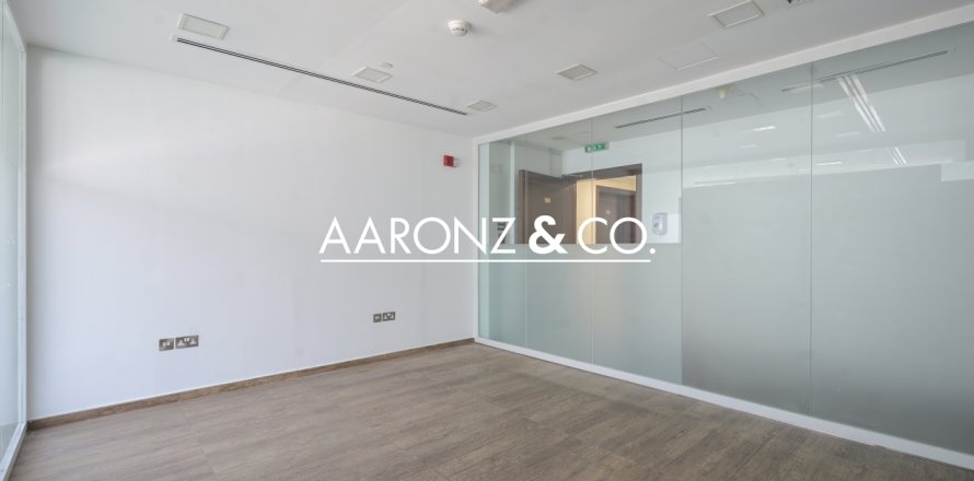 Офіс в Джумейра Лейк Тауэрс, Дубай, ОАЕ 89м2 № 642136