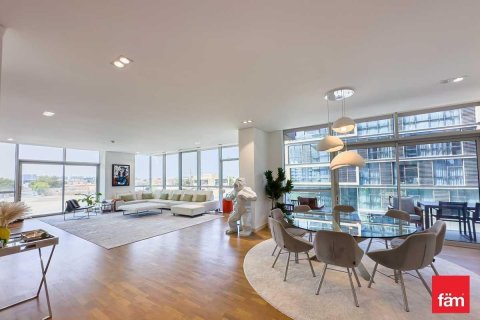 Lägenhet uthyres i Al Wasl, Dubai, UAE 3 sovrum, 284.2 kvm Nr. 640294 - fotografi 1