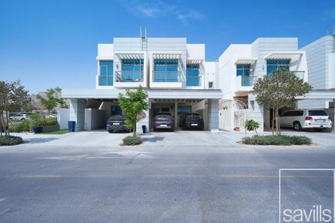 Al Furjan、Dubai、UAE にあるヴィラ販売中 5ベッドルーム、221 m2、No640996 - 写真 1