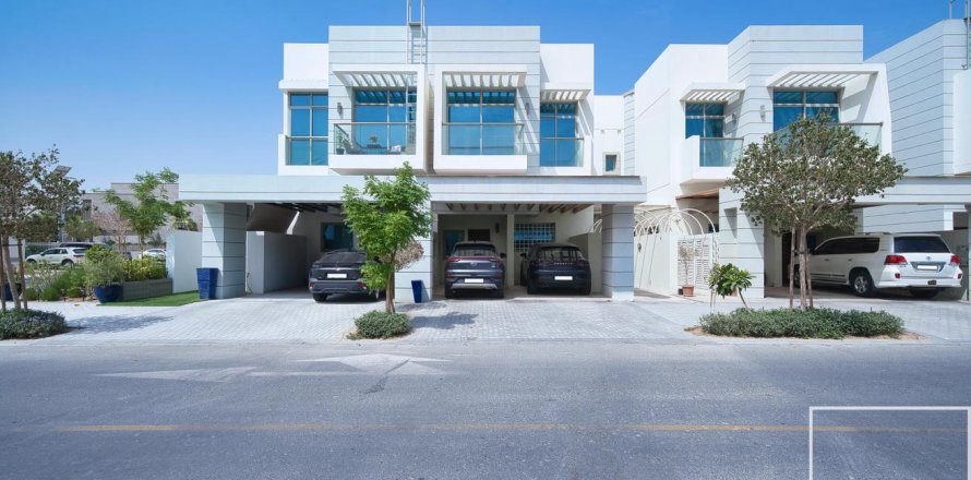 Al Furjan、Dubai、UAEにあるヴィラ 5ベッドルーム、221 m2 No640996