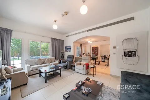 Armazém para venda em Jumeirah Village Triangle, Dubai, EAU 251 m2 № 649746 - foto 2