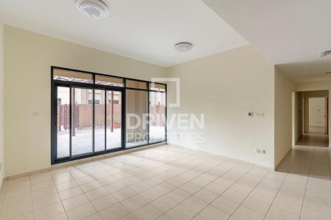 Appartement te huur in Greens, Dubai, VAE 3 slaapkamers, 155 vr.m., nr 654822 - foto 1