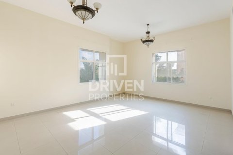 Vila di Al Barsha, Dubai, UAE 7 bilik tidur, 791 meter persegi № 654823 - foto 20