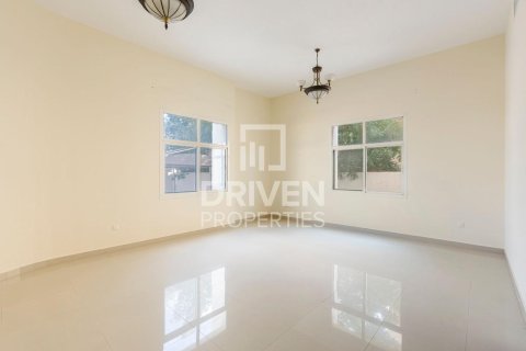 Vila di Al Barsha, Dubai, UAE 7 bilik tidur, 791 meter persegi № 654823 - foto 14