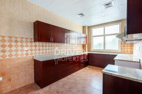 Vila di Al Barsha, Dubai, UAE 7 bilik tidur, 791 meter persegi № 654823 - foto 11