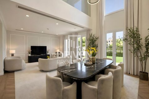Vila u gradu Jumeirah, Dubai, UAE 4 spavaće sobe, 263.19 m2 Br. 742580