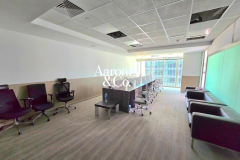 Office in Business Bay, Dubai, UAE 108 sq.m. № 702186 - photo 2