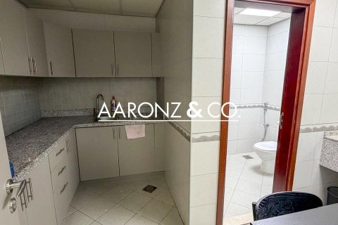 Office in Business Bay, Dubai, UAE 76 sq.m. № 702185 - photo 13
