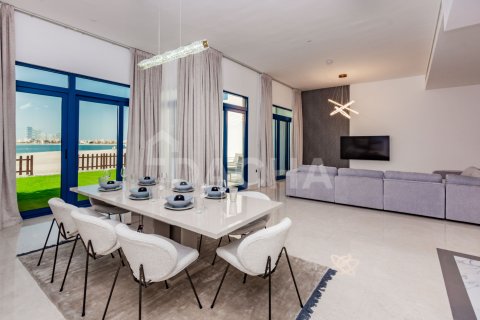 Vila v Palm Jumeirah, Dubai, SAE 5 spální, 302 m2 č. 706520 - Fotografia 3