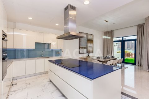 Vila v Palm Jumeirah, Dubai, SAE 5 spální, 302 m2 č. 706520 - Fotografia 10