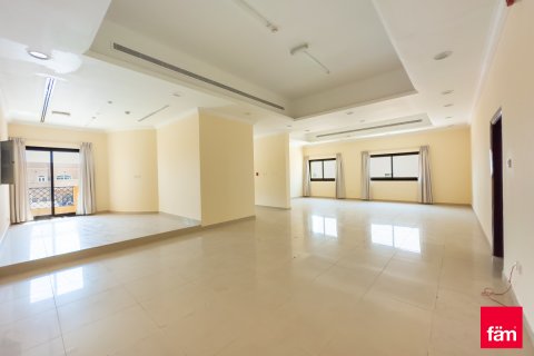 Villa en alquiler en Al Barsha, Dubai, EAU 6 dormitorios, 1156 m2 № 655652 - foto 1
