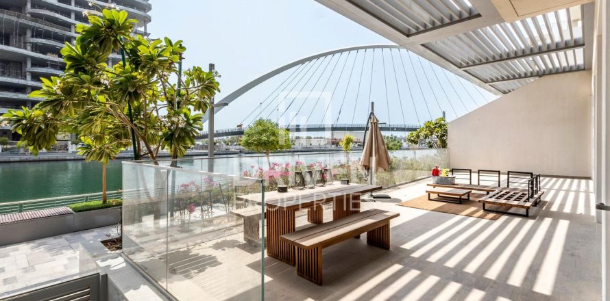 Apartment sa Al Wasl, Dubai, UAE 3 silid-tulugan, 236.9 sq.m. № 744217
