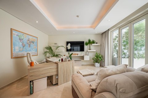 Villa in Umm Suqeim, Dubai, UAE 4 bedrooms, 1049.06 sq.m. № 764374 - photo 15
