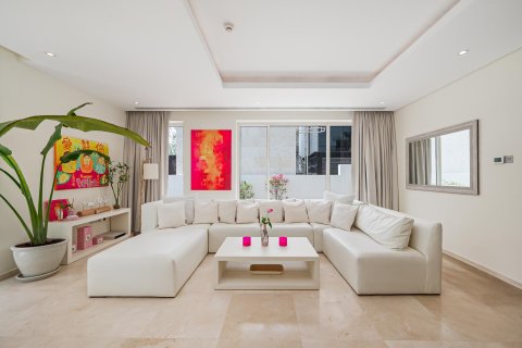 Villa in Umm Suqeim, Dubai, UAE 4 bedrooms, 1049.06 sq.m. № 764374 - photo 3
