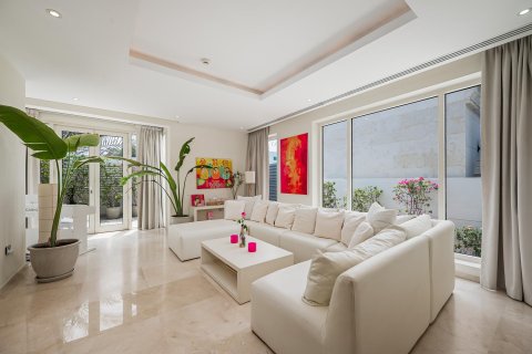Villa in Umm Suqeim, Dubai, UAE 4 bedrooms, 1049.06 sq.m. № 764374 - photo 5