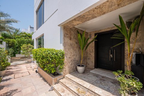 Villa in Umm Suqeim, Dubai, UAE 4 bedrooms, 1049.06 sq.m. № 764374 - photo 2