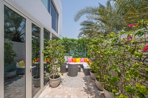 Villa in Umm Suqeim, Dubai, UAE 4 bedrooms, 1049.06 sq.m. № 764374 - photo 18