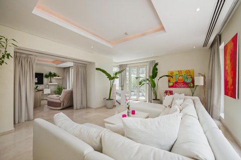 Villa in Umm Suqeim, Dubai, UAE 4 bedrooms, 1049.06 sq.m. № 764374 - photo 6