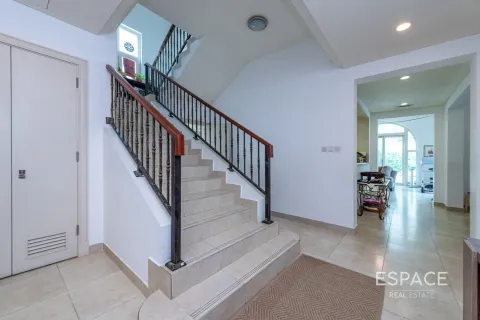 Villa zum Verkauf in Dubai Sports City, Dubai, VAE 5 Schlafzimmer, 357 m2 Nr. 649830 - Foto 2